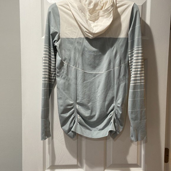 Athleta hooded long sleeve lightweight shirt  size: M   Color: gray and white - Picture 2 of 5
